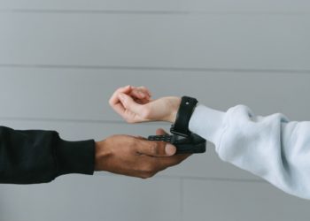 Photo by Ivan Samkov: https://www.pexels.com/photo/person-paying-using-her-smartwatch-7621142/