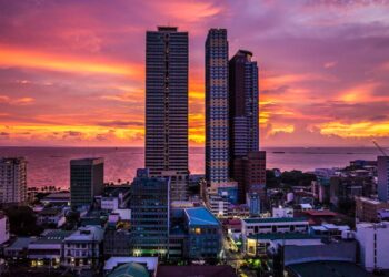 Photo by Pixabay: https://www.pexels.com/photo/high-rise-building-at-golden-hour-210367/