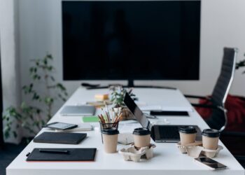 Photo by Mikhail Nilov: https://www.pexels.com/photo/coffee-cups-over-an-office-table-6592687/