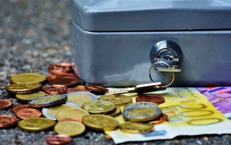 Photo by Pixabay: https://www.pexels.com/photo/banknotes-and-coins-beside-gray-safety-box-210705/