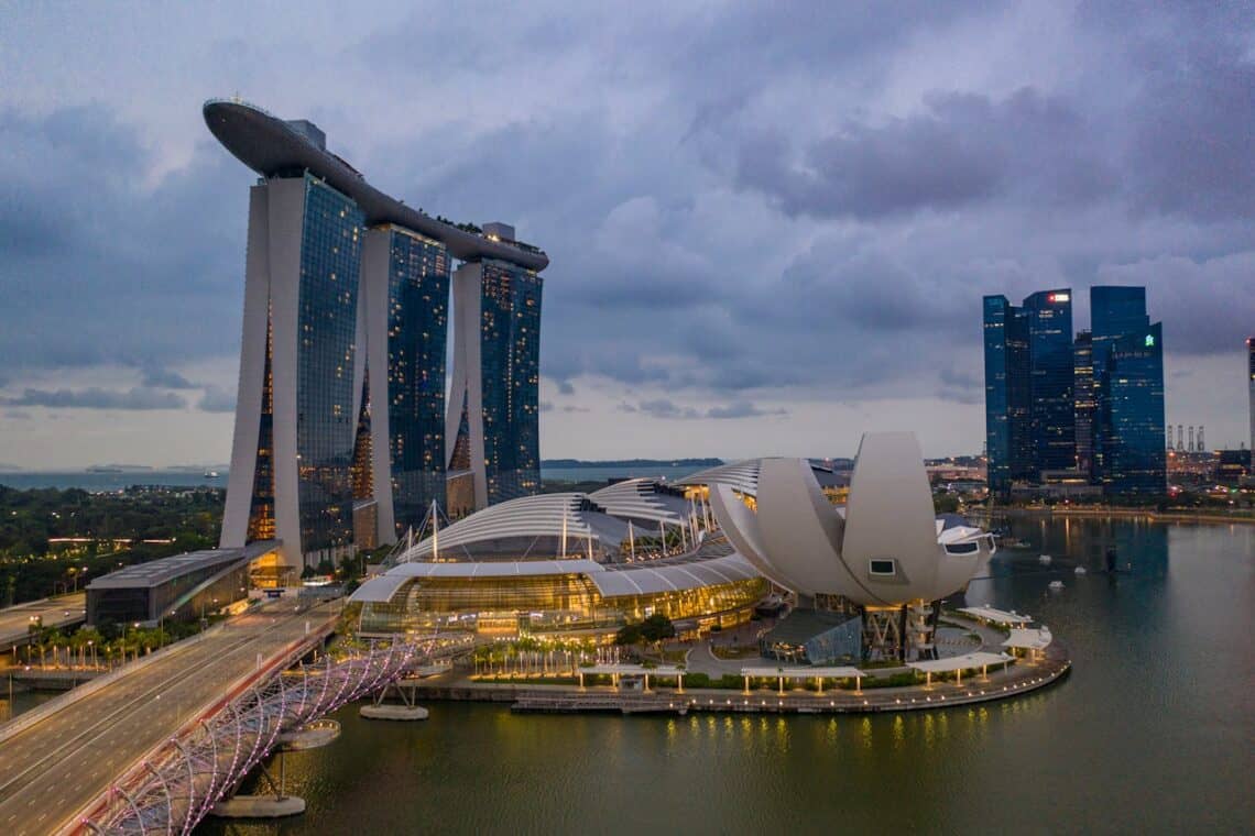 Photo by Stephen Leonardi: https://www.pexels.com/photo/marina-bay-sands-at-dusk-27087197/