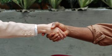 Photo by Mikhail Nilov: https://www.pexels.com/photo/close-up-shot-of-two-people-shaking-hands-7821095/
