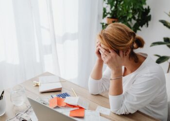 Photo by Photo By: Kaboompics.com: https://www.pexels.com/photo/woman-and-receipts-on-desk-5900131/