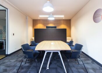 Photo by Gustavo Galeano Maz: https://www.pexels.com/photo/table-and-chairs-in-a-conference-room-8477478/