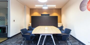 Photo by Gustavo Galeano Maz: https://www.pexels.com/photo/table-and-chairs-in-a-conference-room-8477478/