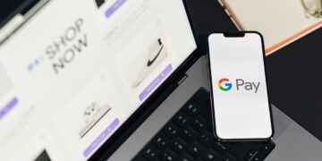 Photo by Julio Lopez: https://www.pexels.com/photo/mobile-payment-technology-for-online-shopping-29502353/