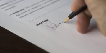 Photo by Pixabay: https://www.pexels.com/photo/selective-focus-photography-of-person-signing-on-paper-261621/