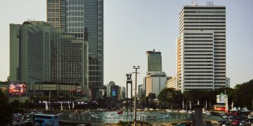 Photo by David Tumpal: https://www.pexels.com/photo/jakarta-city-skyline-with-landmark-fountain-36621246/